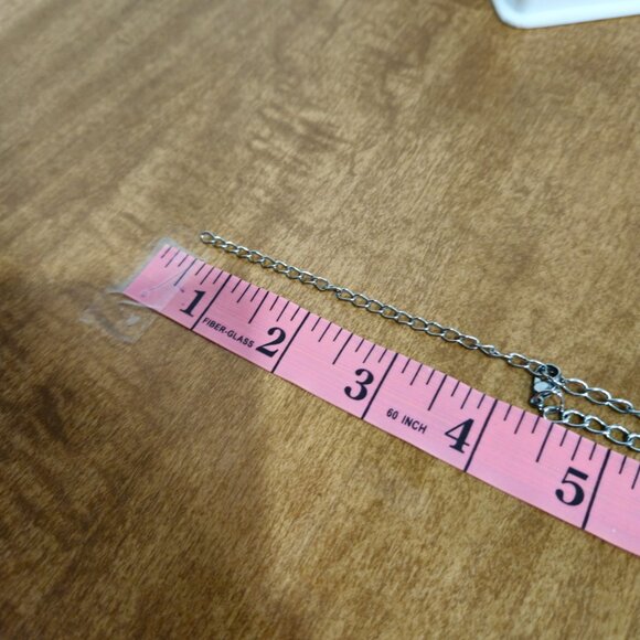 White and Silver Tone Necklace Lot #131 - Picture 9 of 9